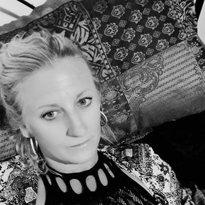 Meet your Posher, Dee